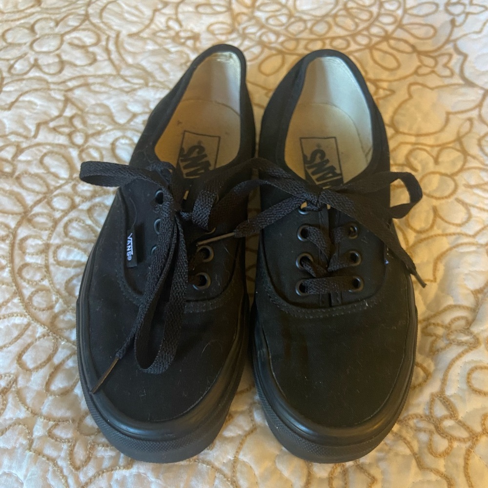 Black Vans size 6